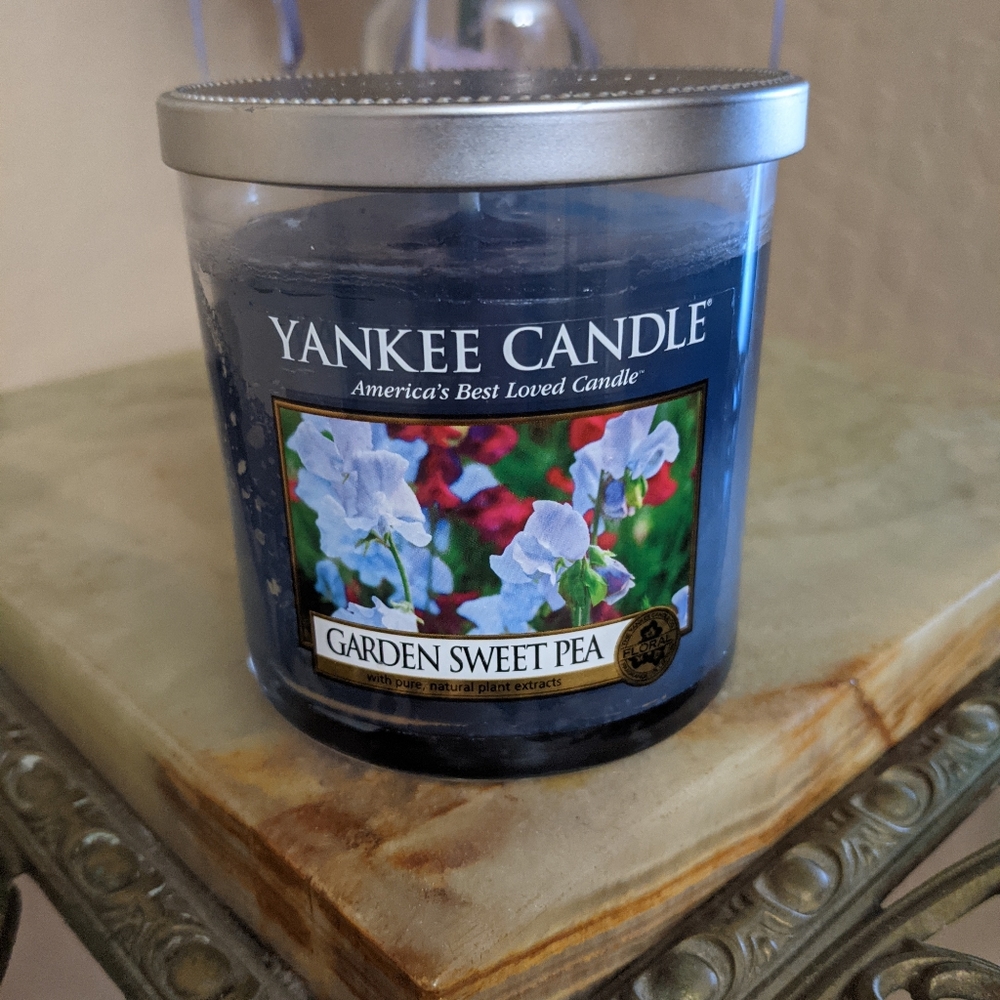 YANKEE CANDLE GARDEN SWEET PEA